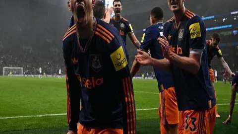 国足世界排名上升两位，位列第90位——央视体育微博公布