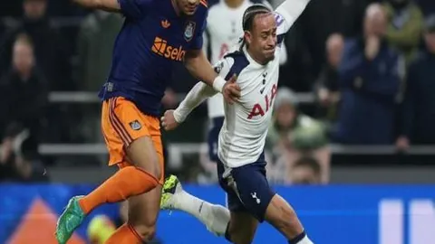 “哈尔滨亚冬会启幕：璀璨冰雪，四面八方共迎盛典”