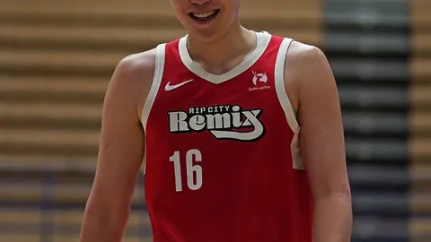 韩旭蝉联WCBA常规赛MVP荣誉。